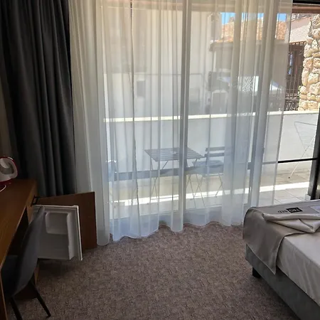 西里尔王子酒店 3* 内塞伯尔